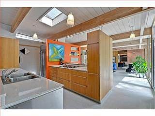 4th image of 385 Parkside Dr