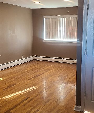 5th image of 1015 E 223rd St #2