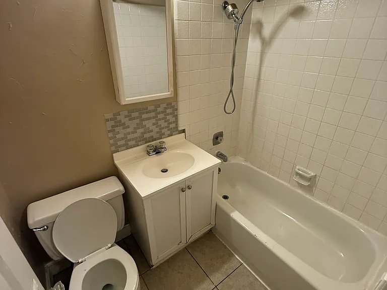 341-343 N Center St — Photo 16