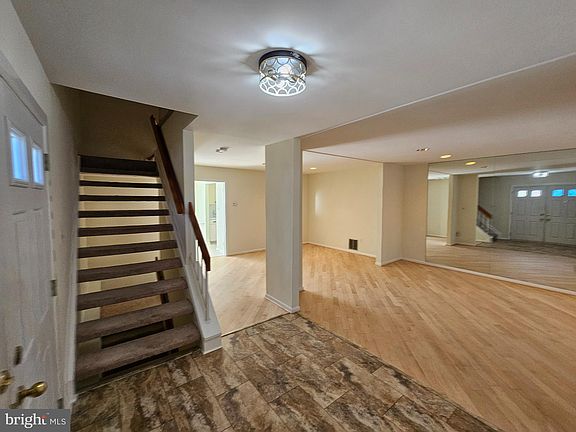 3rd image of 6908-10 Timberlane Rd