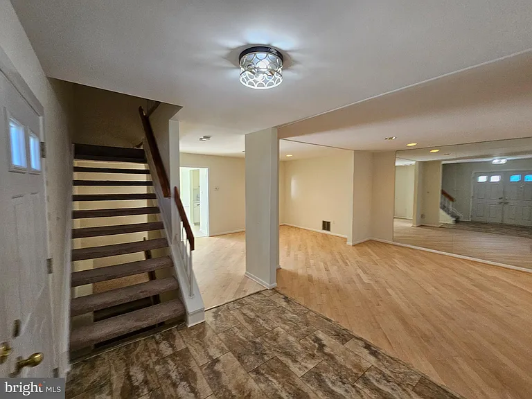 6908-10 Timberlane Rd — Photo 3