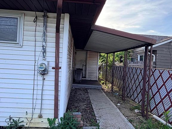 5th image of 4996 Palmetto St