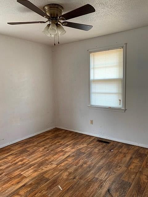2nd image of 124 Terry St