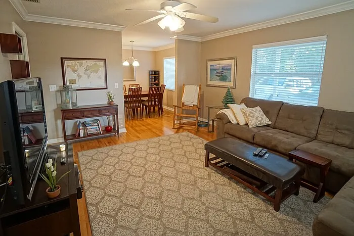 3208 S Esperanza Ave — Photo 2