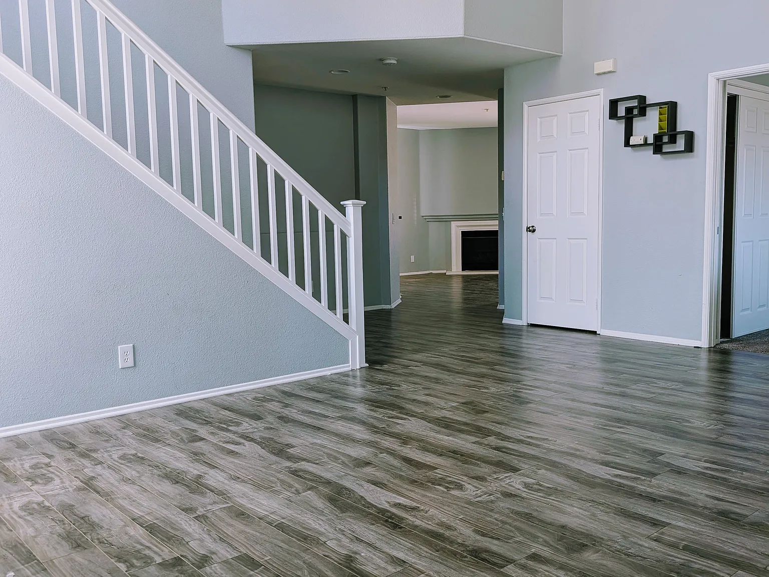 4 bed, 2404 sqft, $4,050 — Photo 4
