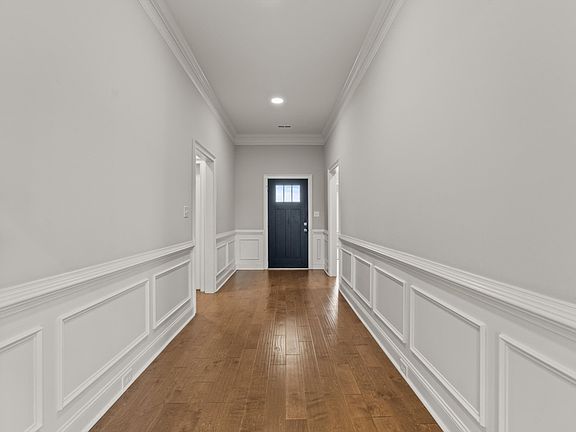 5th image of 124 Shangrila Way #1