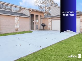 2101 Old Alvin Rd, Pearland, TX 77581