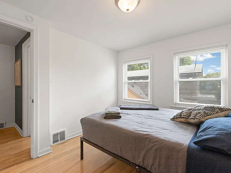 1011 W 38th St #A — Photo 23