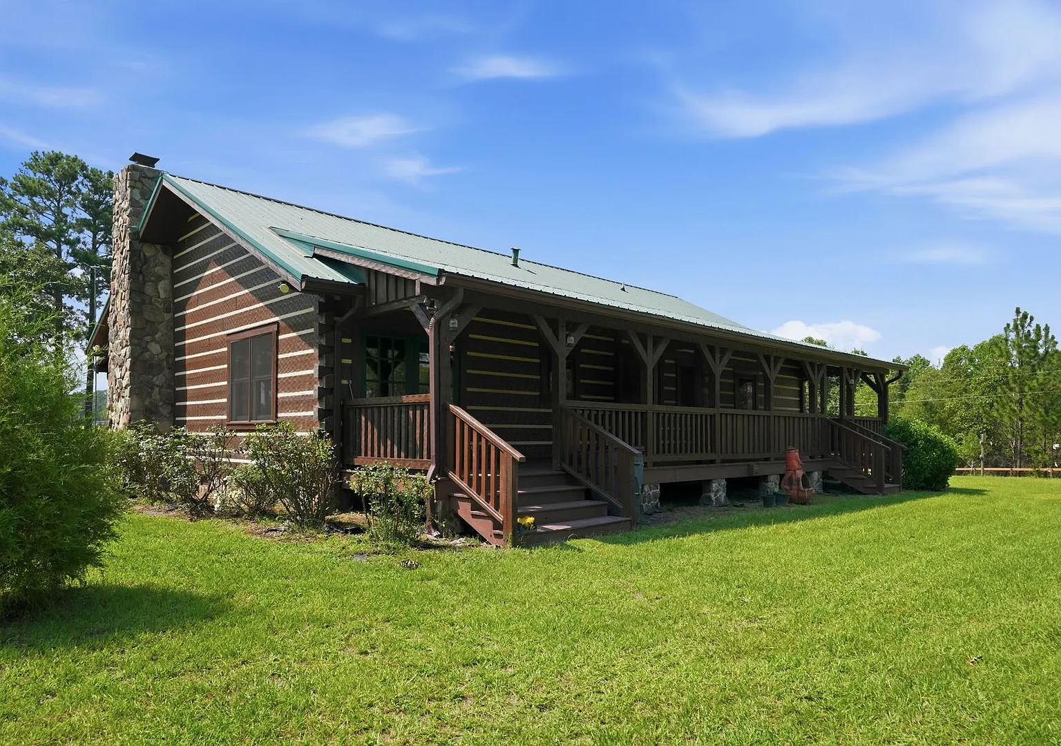 2 Bedroom Log Cabin on 11.98 Acres. — Photo 3