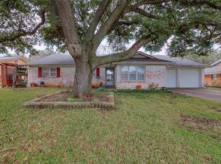 221 Georgian Rd, Fort Worth, TX 76134