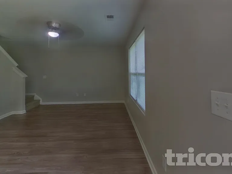 513 Gentle Breeze Ln — Photo 2