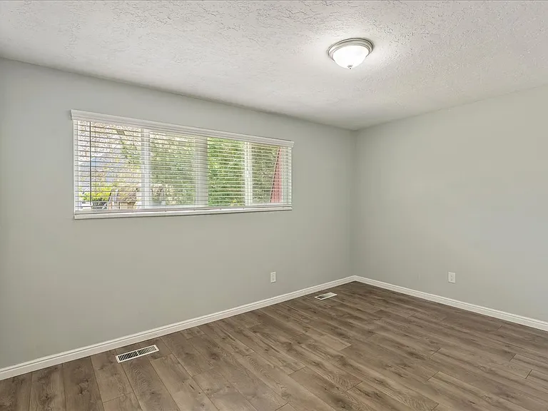 37 W 600 North St — Photo 12
