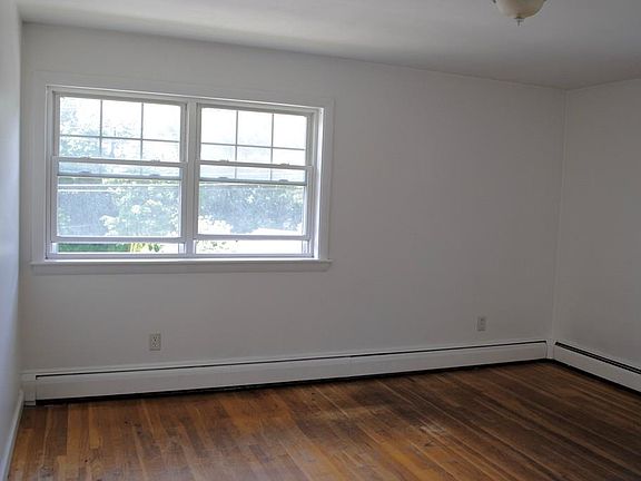5th image of 882 Sea St APT 5