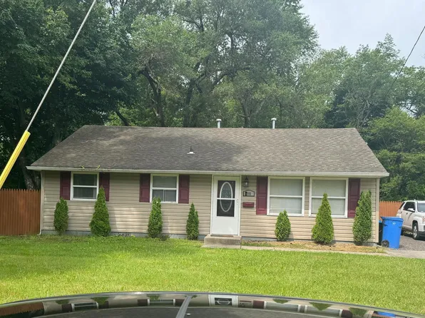 106 Cerak Ln, Clayton, NJ 08312