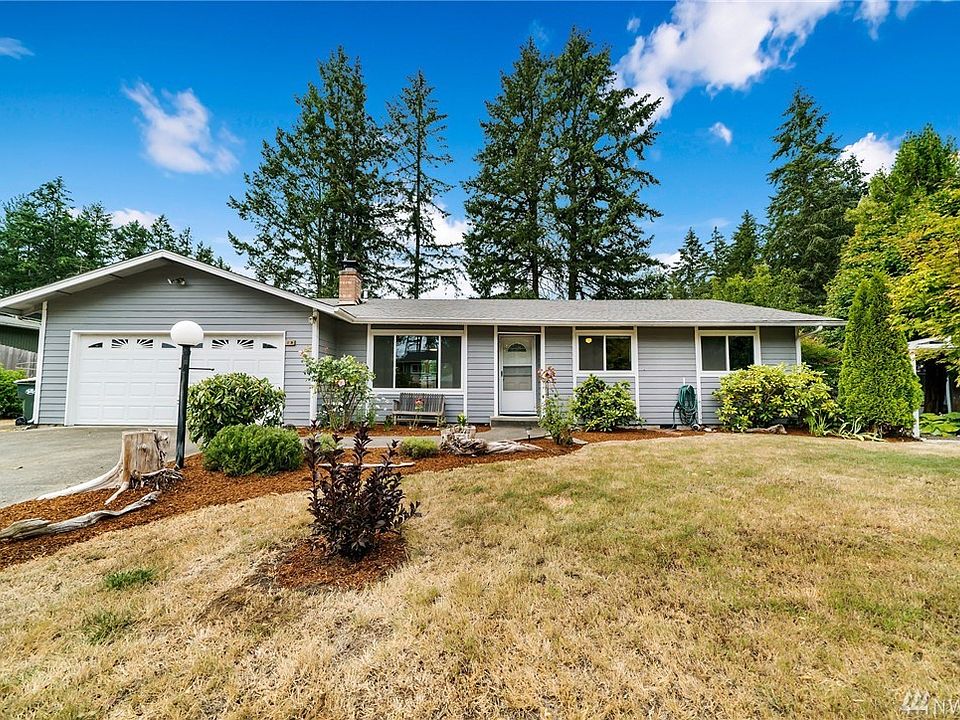 1st image of 9402 White Fir Dr NE