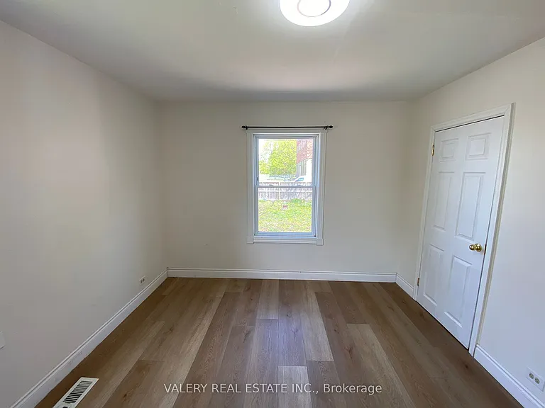 374 Edmonton St #MAIN — Photo 25