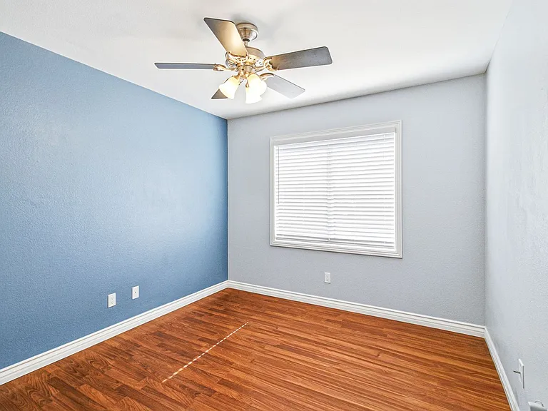 1049 Noble Isle St — Photo 38