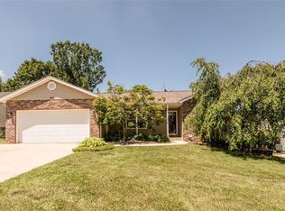 114 Glenwood Dr, Bethalto, IL 62010