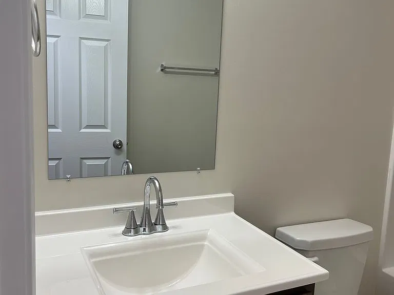 476 London Ct — Photo 11
