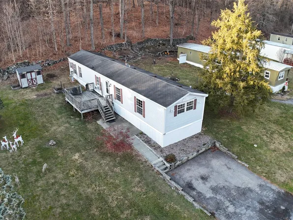 16 Walnut Park Lane, Milton, NY 12547