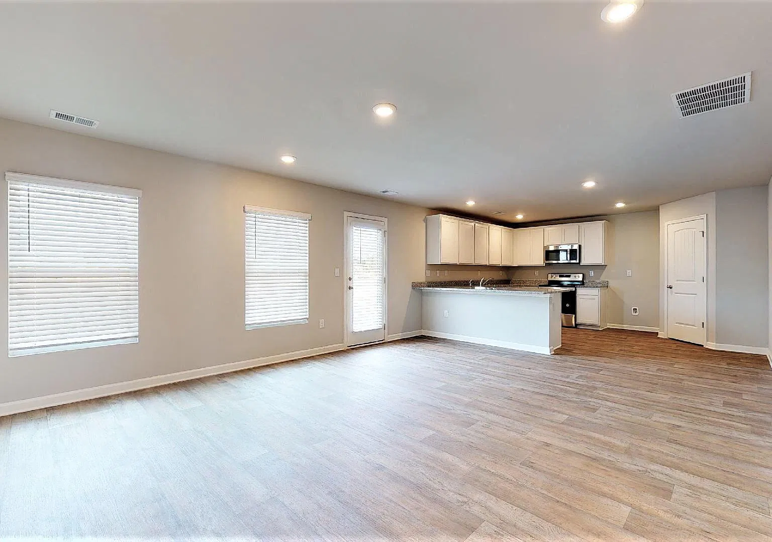 4 bed, 3.5 bath, 2700 sqft, $3,500 — Photo 3