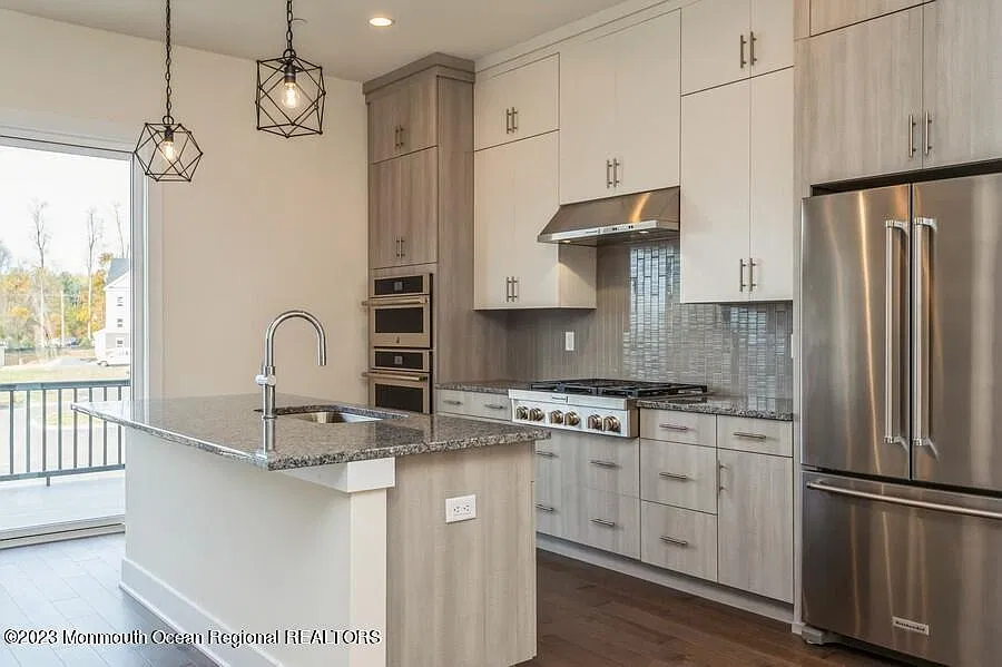 4 bed, 3.5 bath, 2812 sqft, $6,100 — Photo 4