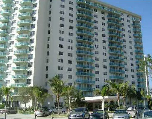 19380 Collins Ave #16 — Photo 5