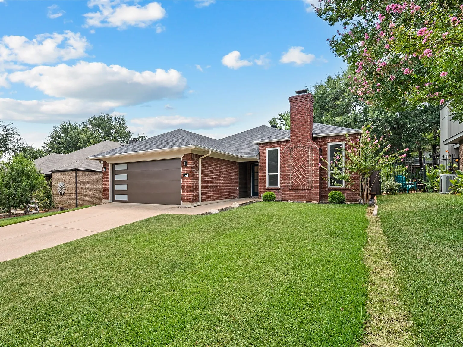 3 bed, 2.0 bath, 1553 sqft, $2,900 — Photo 3