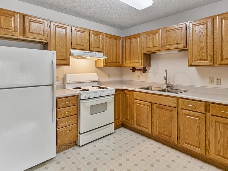 Kenyon Garden Apartments — Photo 4