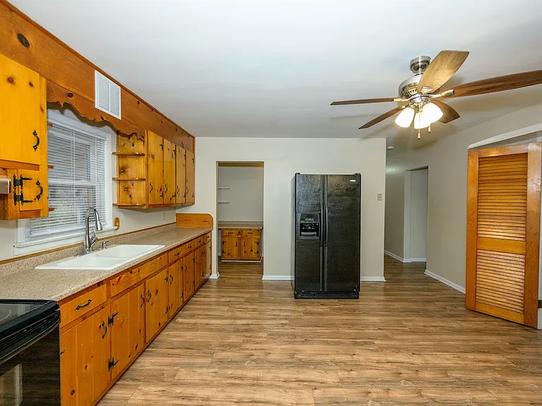 1033 Fairview Ave — Photo 7