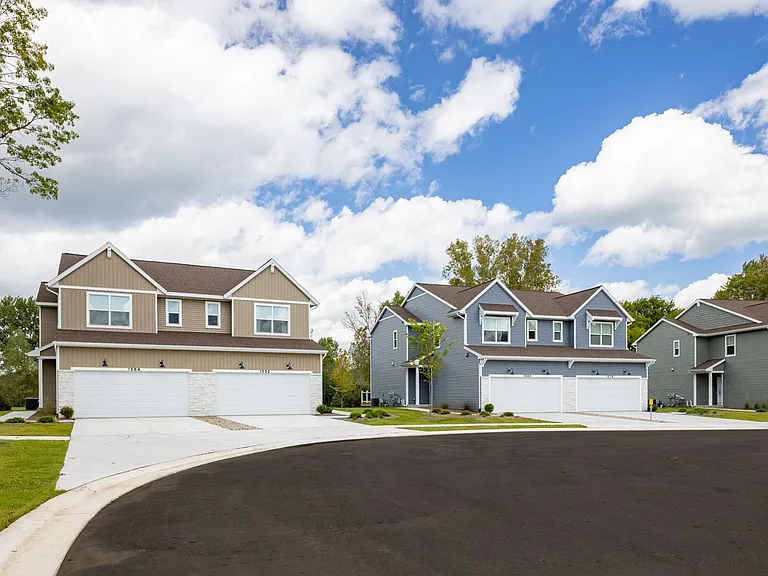 Okemos Grand Reserve — Photo 1