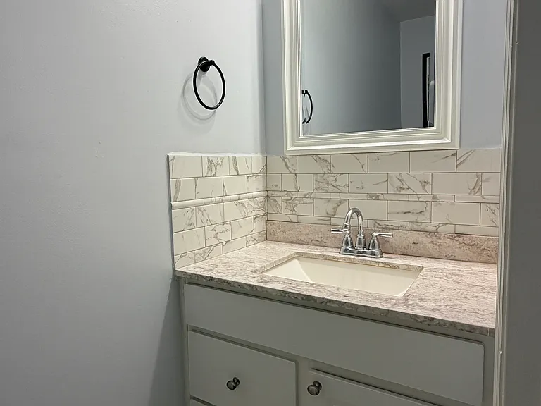 Bathroom 1 (Half)