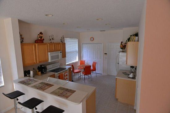 HR5P456HC-kitchen-and-breakfast-bar