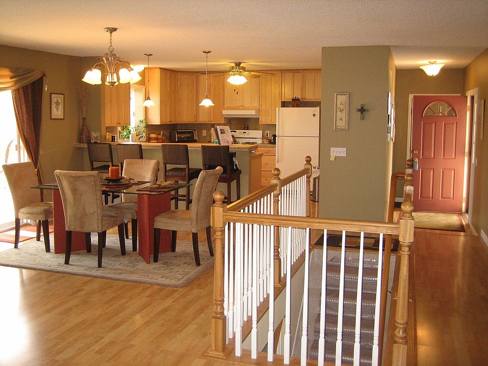Bright Open Floor Plan~ Gorgeous walkout rambler!