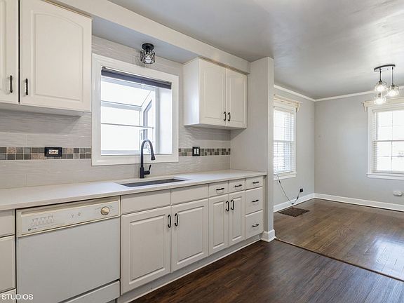 5th image of 1382 Evergreen Ave