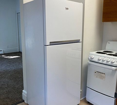 4th image of 303 E Madison St #1