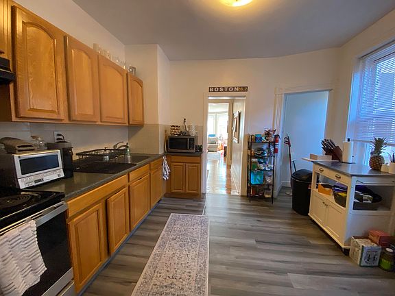 2nd image of 16 Fuller St APT 3R