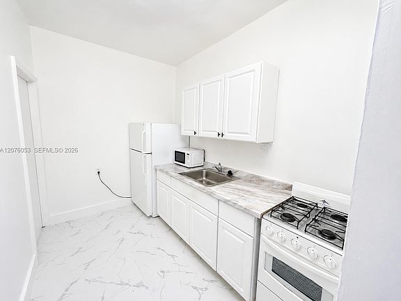 3rd image of 500 E 54th St #B