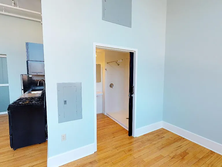 75 Bank St #216 — Photo 6