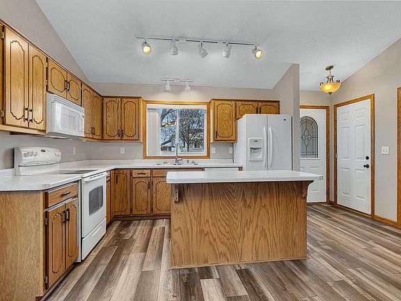 3rd image of 519 5th Ave S