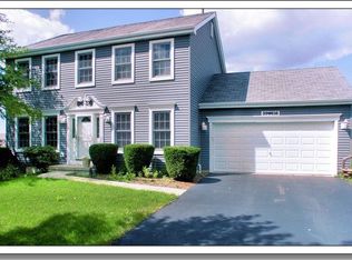 39W616 Schoolhouse Ln, Geneva, IL 60134