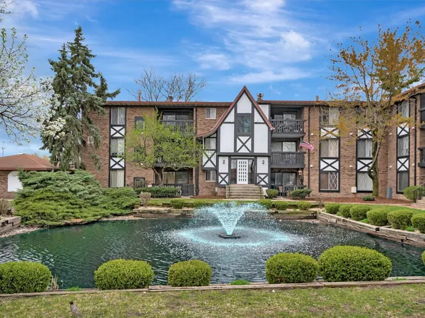 13616 Royal Ct APT 201, Crestwood, IL 60418