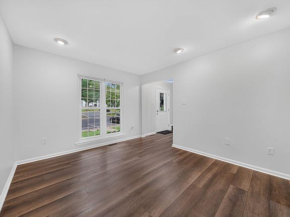 4th image of 4414 Cannes Ln