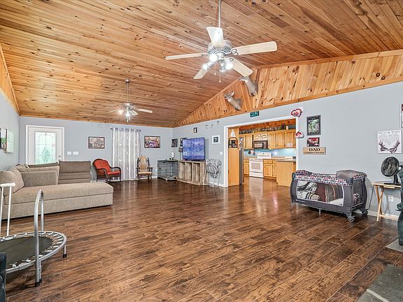 4th image of 221 Cedar Grove Ln