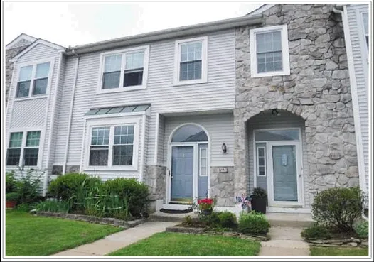 141 Hemlock Dr — Photo 1