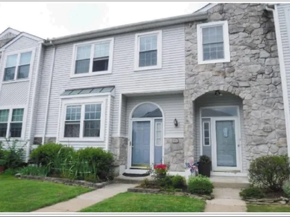 141 Hemlock Dr, Collegeville, PA 19426