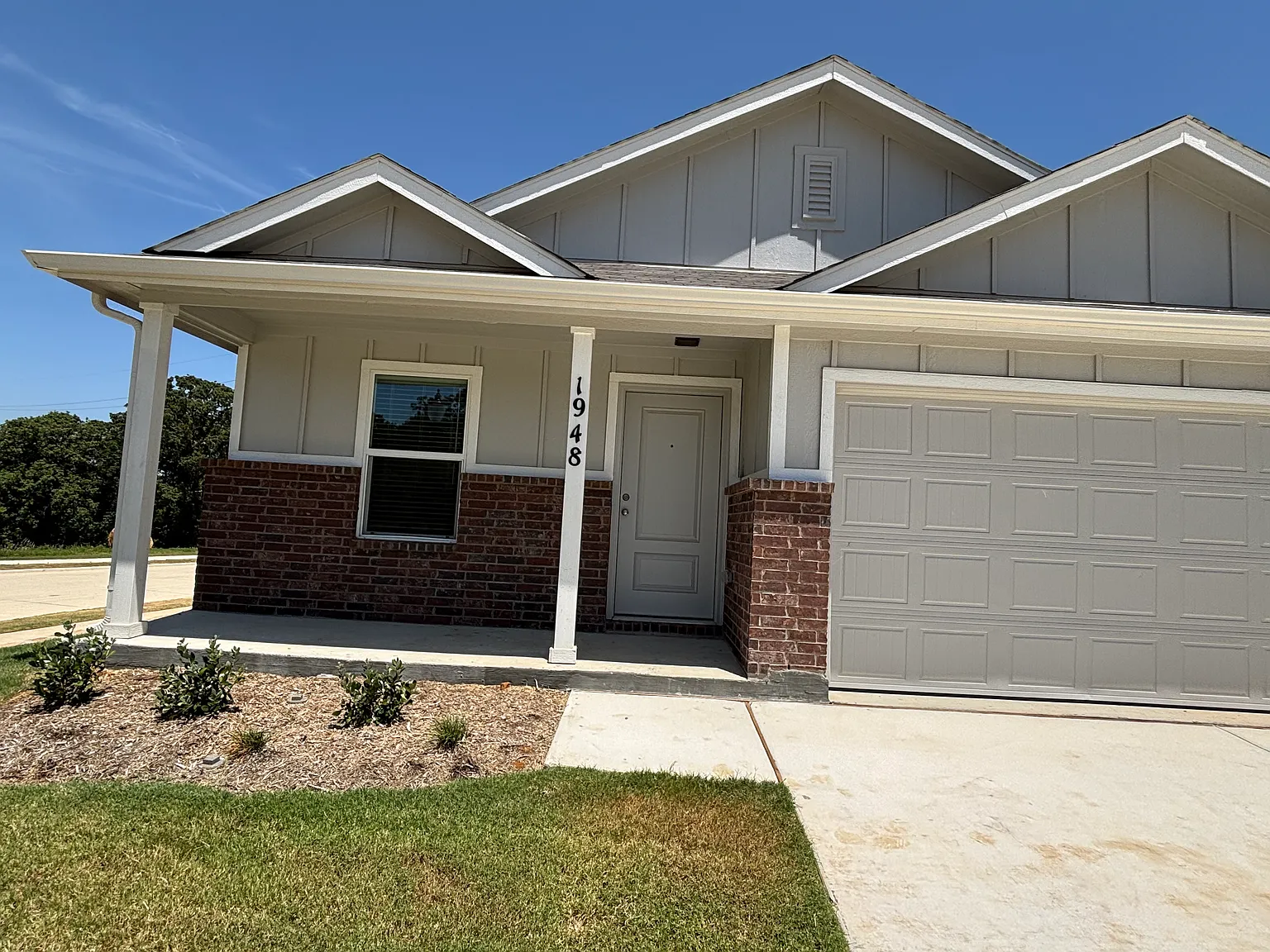 4 bed, 1676 sqft, $2,200 — Photo 2