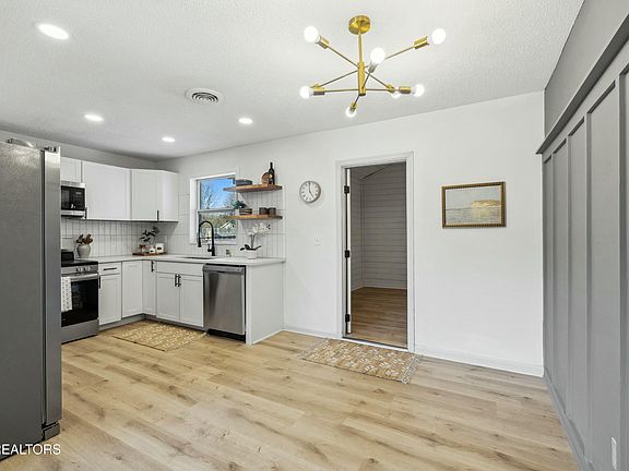 5th image of 3204 Bloomfield Cir