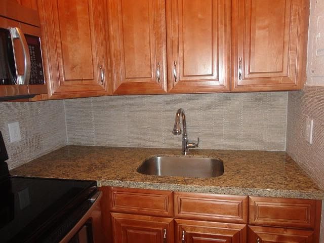 1st image of 1300 SE 1st St APT 09