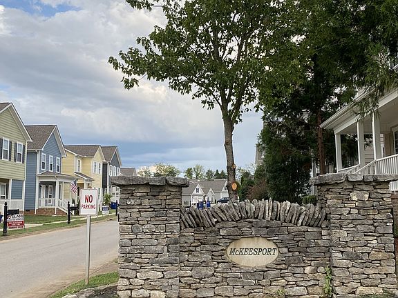 4th image of 107 Saint Charles Pl